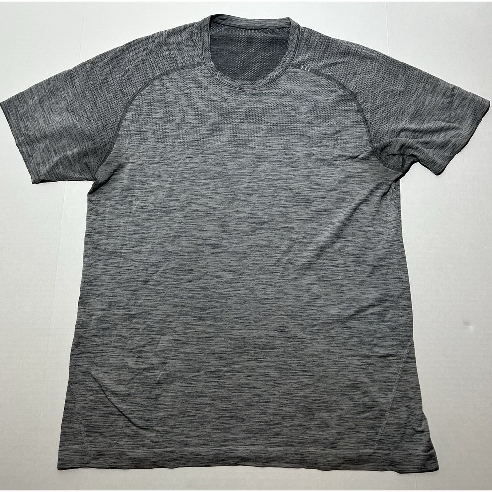Lululemon Mens Metal Vent Tech Shirt Size XL Lightweight Breathable Gray